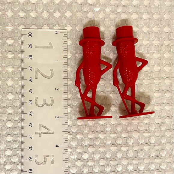 $0 FREE ADD-ON GWP! Mr. Peanut Red Plastic Salt & Pepper Shakers w/ $30 Purchase - Picture 6 of 6